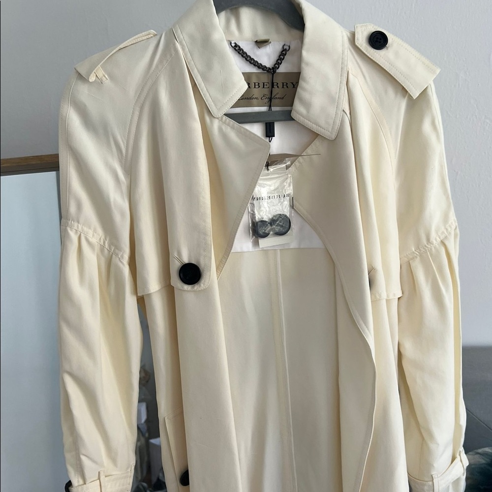 BRAND NEW 100% silk Burberry coat